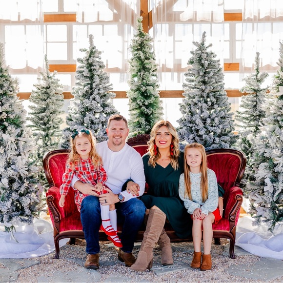 Meet your Posher, Nicole - Picture 1 of 1